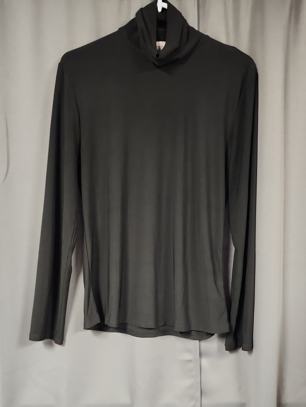 M Women’s Black Long-Sleeve Turtleneck Tee